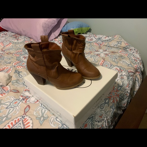 Aldo brown bootys - Picture 2 of 6